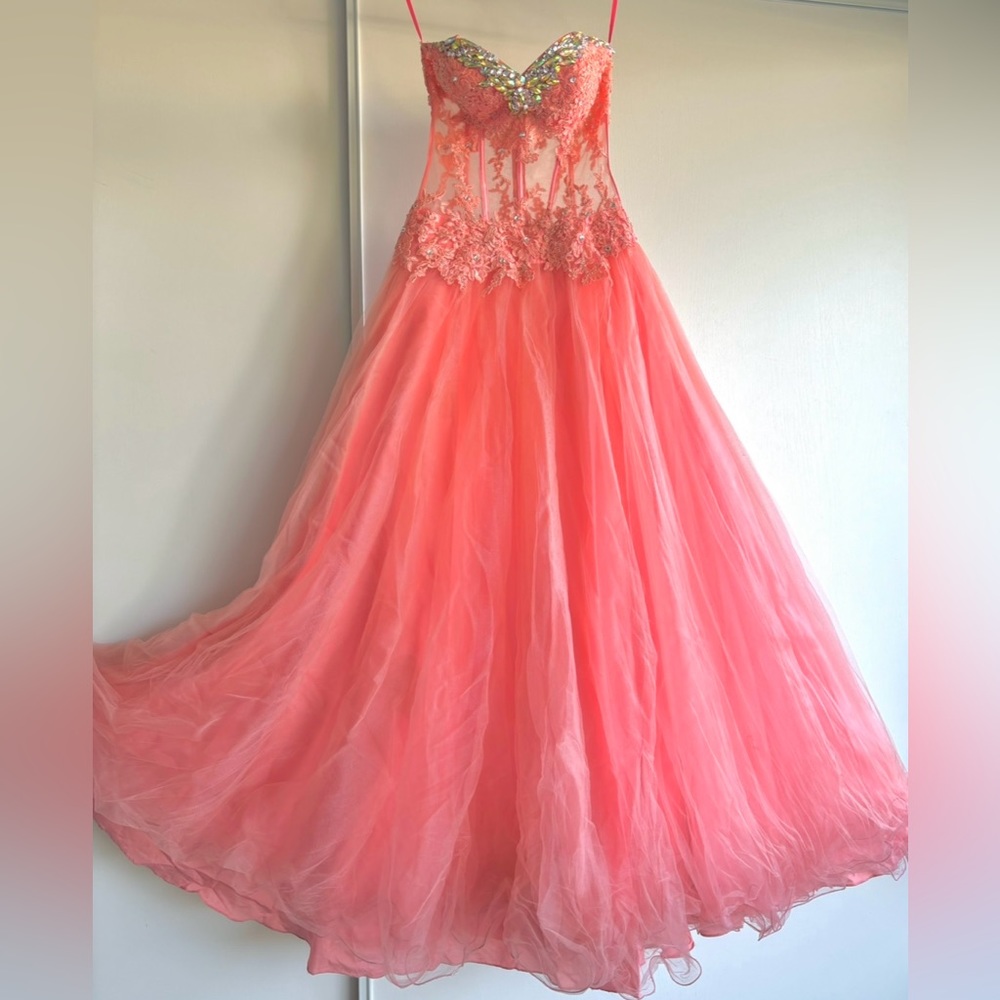 Absolutely stunning prom dress in pink/sliver